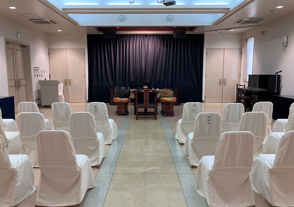 仙台市のご葬儀の斎場 花さいだん台原の中ホール