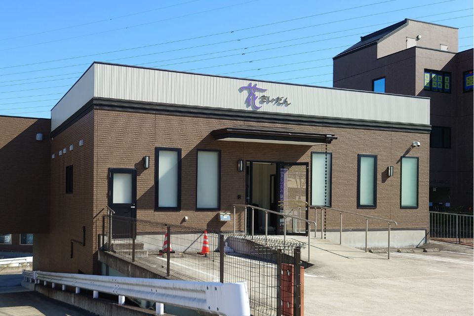 仙台市のご葬儀の斎場 花さいだん桜ヶ丘の建物外観