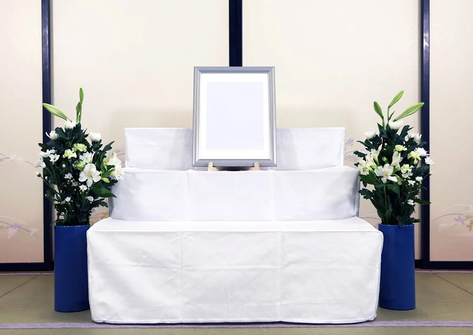 仙台市の花さいだんが提供している自宅葬の祭壇の画像